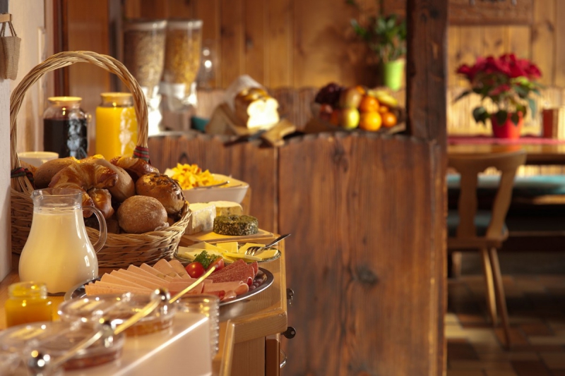 boulangerie-LUCERAM-min_breakfast_buffet_food_restaurant_meal_hotel_plate_fresh-718745